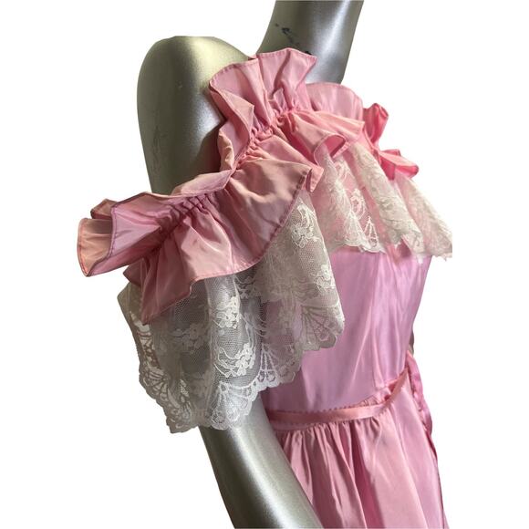 Vintage 1980s Fantasy Pink White Lace Ball Gown With Built In Hoop Med/Large - Picture 3 of 5